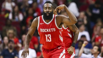 ames Harden celebra una canasta ante los Utah Jazz.