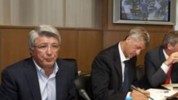 <b>DESACUERDO. </b>Cerezo y Gil Marín en una asamblea de la Liga con Miguel Guillen a la derecha.