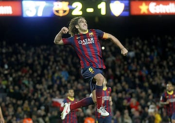 Carles Puyol. Sigue ligado a su club de toda la vida, el Barcelona. Gran capitán de los blaugranas, la defensa no ha vuelto a ser la misma sin él.