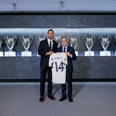 Joselu se presenta con el 14 de Cruyff
