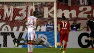Robinson Zapata evitó un penal a su colega Diego Rodríguez.