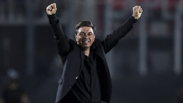 BUENOS AIRES, ARGENTINA - NOVEMBER 25:  Marcelo Gallardo coach of River Plate celebrates after his player Agustin Palavecino (not in frame) scored the first goal of his team during a match between River Plate and Racing Club as part of Torneo Liga Profesional 2021at Estadio Monumental Antonio Vespucio Liberti on November 25, 2021 in Buenos Aires, Argentina. (Photo by Marcelo Endelli/Getty Images)