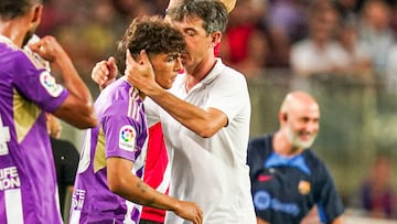 Pacheta, junto Arroyo, en su debut en el Camp Nou.