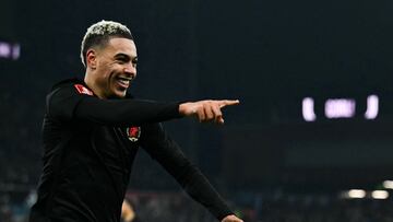 Aston Villa's English midfielder #27 Morgan Rogers celebrates after scoring his team second goal during the English FA Cup third round football match between Aston Villa and West Ham United at Villa Park in Birmingham, central England on January 10, 2025. (Photo by Ben STANSALL / AFP) / RESTRICTED TO EDITORIAL USE. No use with unauthorized audio, video, data, fixture lists, club/league logos or 'live' services. Online in-match use limited to 120 images. An additional 40 images may be used in extra time. No video emulation. Social media in-match use limited to 120 images. An additional 40 images may be used in extra time. No use in betting publications, games or single club/league/player publications. /