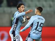 Soccer Football - UEFA Europa League - Ludogorets Razgrad v Celta Vigo - Ludogorets Arena, Razgrad, Bulgaria - November 27, 2025 Celta Vigo's Pablo Duran celebrates scoring their first goal with Bryan Zaragoza REUTERS/Stoyan Nenov
