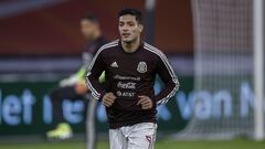 Ra&uacute;l Jim&eacute;nez durante el calentamiento con la Selecci&oacute;n Mexicana