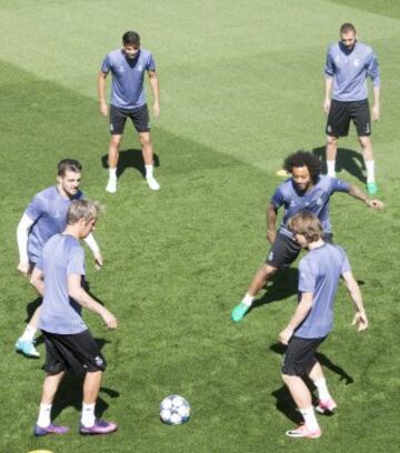 Risas y buen rollo en el entrenamiento del Real Madrid