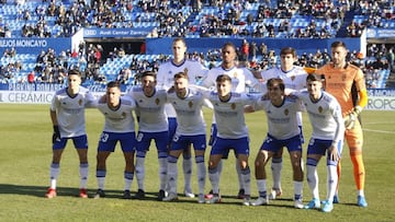 El once del Zaragoza en el empate a cero contra el Valladolid: Petrovic, Jair, Iv&aacute;n Az&oacute;n y Rat&oacute;n en la fila de arriba y Bermejo, Nano Mesa, Fran G&aacute;mez, Chavarr&iacute;a, Franc&eacute;s, Francho y Borja S&aacute;inz en la de aba