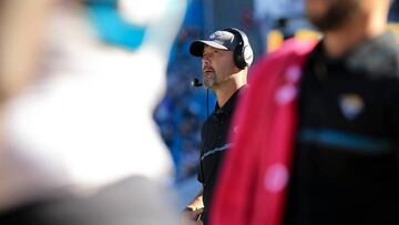 JACKSONVILLE, FL - OCTOBER 23: Head coach Gus Bradley of the Jacksonville Jaguars looks on during the fourth quarter of the game against the Oakland Raiders at EverBank Field on October 23, 2016 in Jacksonville, Florida.   Rob Foldy/Getty Images/AFP
 == FOR NEWSPAPERS, INTERNET, TELCOS &amp; TELEVISION USE ONLY ==