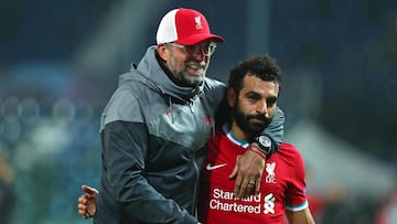Bergamo (Italy).- (FILE) - Liverpool's manager Juergen Klopp (L) and player Mohamed Salah (R) celebrate their 5-0 in the UEFA Champions League Group D soccer match Atalanta BC vs Liverpool in Bergamo, Italy, 03 November 2020 (reissued 26 January 2024). Klopp on 26 January 2024 announced he will leave Liverpool FC after the end of the 2023/24 season. (Liga de Campeones, Italia) EFE/EPA/PAOLO MAGNI *** Local Caption *** 56474107
