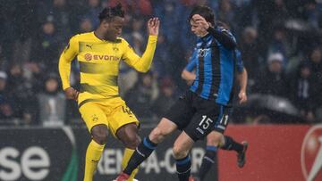 Batshuayi durante un enfrentamiento entre el Borussia Dortmund y el Atalanta en Europa League. 