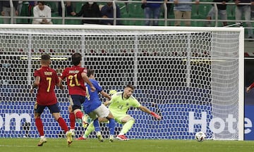 1-2. Lorenzo Pellegrini marca el primer gol tras una asistencia de Federico Chiesa.