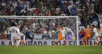 2-2. Cristiano Ronaldo anota el gol del empate a dos con la planta de la bota.