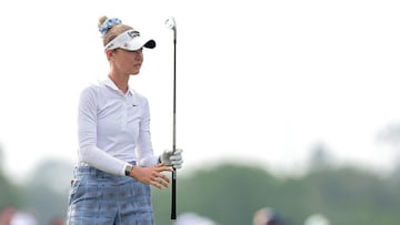 HOUSTON, TEXAS - APRIL 25: Nelly Korda of the United States watches her shot on the 18th hole during the third round of The Chevron Championship 2026 at Memorial Park Golf Course on April 25, 2026 in Houston, Texas. Alex Slitz/Getty Images/AFP (Photo by Alex Slitz / GETTY IMAGES NORTH AMERICA / Getty Images via AFP)