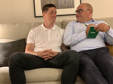 Fernando Torres atendi¨® al Diario As el d¨ªa que anunci¨® en rueda de prensa que 'colgaba las botas'. Junto con el periodista Javier Matallanas repas¨® los mejores momentos de su carrera profesional. "Volver¨ªa al Atleti en un cargo que me permita hacerlo m¨¢s grande de lo que es" fue una de las frases m¨¢s destacadas que nos dej¨® el delantero.