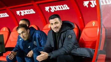 Colunga, ante el Algeciras CF.