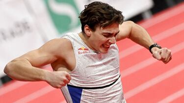 Sweden's Armand Duplantis celebrates after breaking his own pole vaulting world record at the World Athletics Indoor Tour Silver meeting in Belgrade on March 7, 2022. - Armand Duplantis broke his own world record in the pole vault on March 7, 2022, cleari