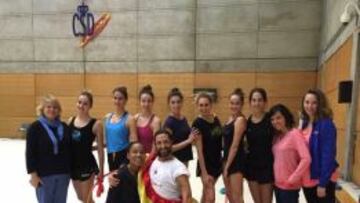 Rafael Amargo con el equipo nacional de rítmica.