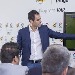 Velasco Carballo: "El VAR está para no usarlo, un seguro de vida"