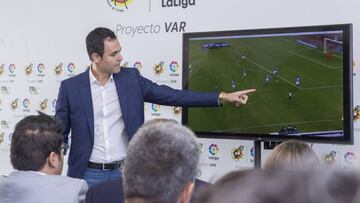 Velasco Carballo presenta el VAR.
