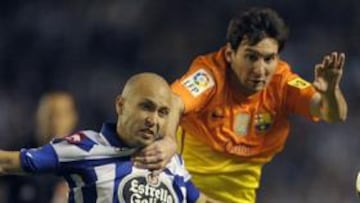 <b>UN COLOSO.</b> Messi cuajó otra actuación memorable y volvió a ser decisivo para el Barcelona con un hat-trick. En la imagen, Leo pugna por un balón con Laure.