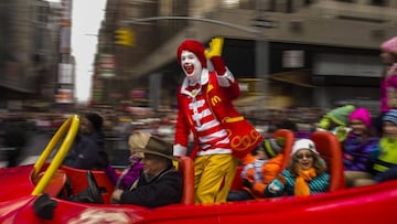 Ronald McDonald en un desfile de acción de gracias de Macy's en Nueva York.