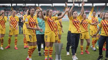 Jugadoras del Bar&ccedil;a celebran el t&iacute;tulo de la Supercopa. 