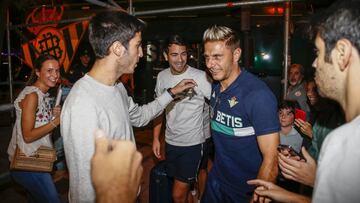 Joaquín, el más aclamado en la llegada del Betis a Madrid para medirse al Atlético.