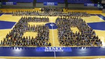 <b>LA GRAN FAMILIA. </b>Decenas de equipos masculinos y femeninos, millares de chavales festejaron a principio de temporada el 60 aniversario del club.