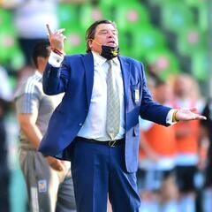 Miguel Herrera ya piensa en el Clásico Regio