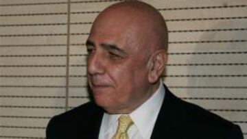 Galliani: "El acuerdo por 'Ibra' sigue siendo muy complicado, pero lo intentaremos"