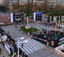 El emotivo comienzo del Maratón de Valencia con miles de gestos por la DANA: piel de gallina
