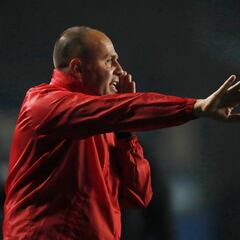 Otro equipo chileno se queda sin DT: sólo dirigió un partido