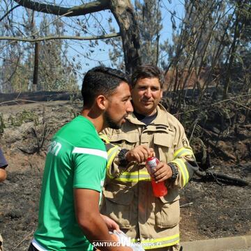 El plantel del cuadro caturro salió a la ruta, y le regaló bebidas isotónicas a los voluntarios que combaten los incendios en al región.