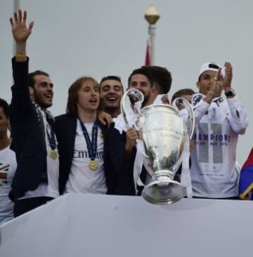 Cristiano Ronaldo celebra su tercera Champions, segunda con el Real Madrid, tras ganar en la tanda de penaltis al Atlético de Madrid. 