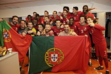 Los jugadores de Portugal celebran la clasificación.