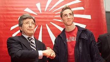 <b>UNIÓN</B>. Cerezo y Fernando Torres seguirán unidos por mucho tiempo.
