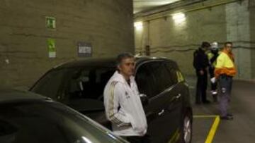 <b>MALA PRUEBA. </b>Mou 'visitó' a los árbitros tras caer en la Copa.