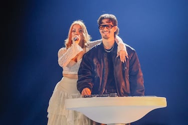 Tony Grox y LUCYCALYS actúa durante la gala final del Benidorm Fest 2026.