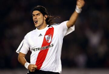 Estas son las 29 camisetas que ha vestido el 'Loco' Abreu