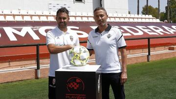 17/07/20 PRESENTACION PLAY OFF PLAYOFF 2020 ASCENSO SEGUNDA DIVISION B
Sergio Rodriguez , entrenador de la UD Logroñes , y Oscar Cano , entrenador del Castellon . Se saludan en la previa del partido de ascenso a Segunda