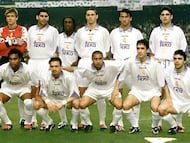 El once que entraría en la historia del Madrid y de la Champions League. De pie, y de izquierda a derecha posan Illgner (alemán), Hierro (español), Seedorf (holandés), Redondo (argentino), Panucci (italiano) y Morientes (español). Abajo, y en el mismo orden aparecen Karembeu (francés), Mijatovic (montenegrino), Roberto Carlos (brasileño), Raúl y el capitán Sanchís (españoles). Once jugadores, un equipo y ocho nacionalidades diferentes. El Madrid pasaría de jugar y ganar la Sexta con un equipo completo de españoles a otro once, 32 años después, en donde primaba la multinacionalidad. Es más, en la segunda parte, entraría Davor Suker, croata…