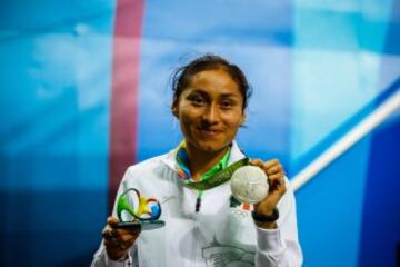 Lupita González ya luce su medalla de plata en el cuello