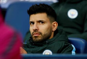 Sergio Agüero watches Manchester City from the bench.