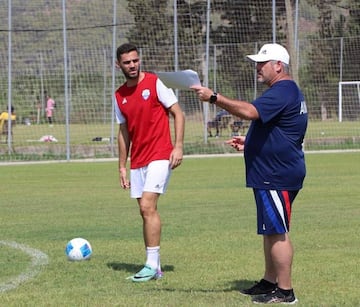 El español Lolo Plá, durante un entrenamiento del Al-Mina'a