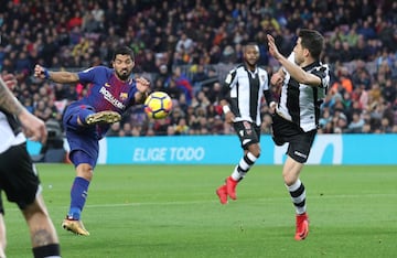 Luis Suárez scores the second goal of the game.