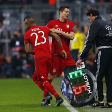 Arturo Vidal tuvo su esperada revancha ante Alexis Sánchez