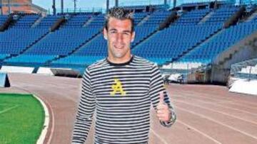 <b>EL ANIMAL. </b>Negredo posa para AS en el estadio del Mediterráneo.