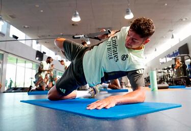 Fede Valverde durante el entrenamiento en el gimnasio. 