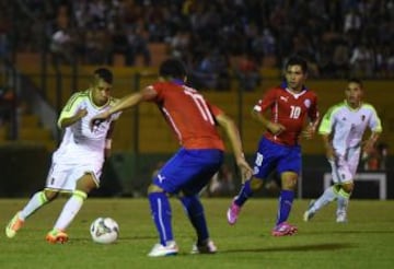 Rodrigo Echeverría y Cristián Cuevas anotaron para un 2-0 que pone en la disputa a Chile.